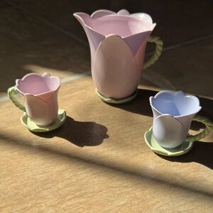 American Girl Doll Bitty Baby Teapot and 2 Cups w/Saucers Like NEW